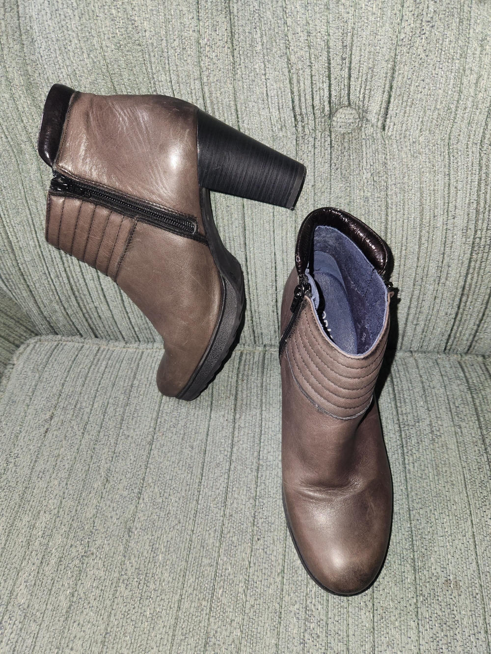 🍉Dorking Taupe Leather Ankle Bootie with Stacked Heel